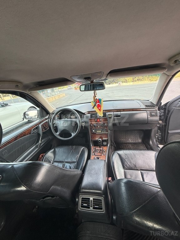 Mercedes E 240