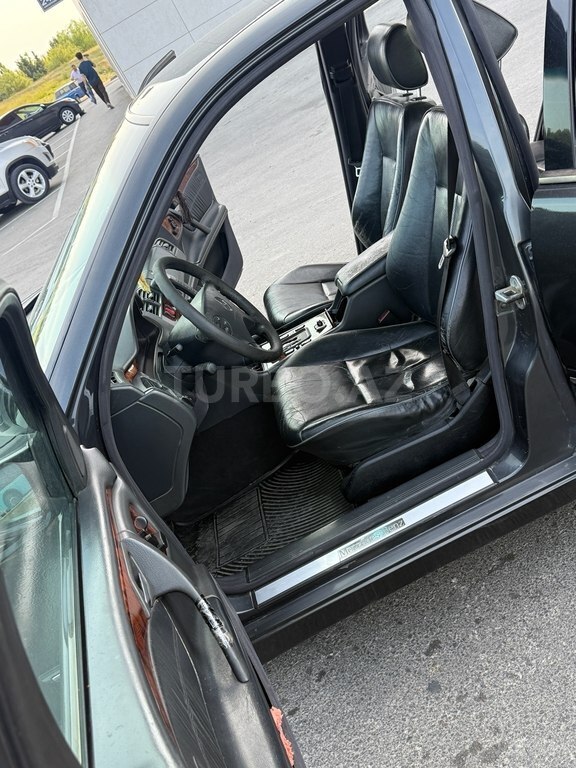 Mercedes E 240