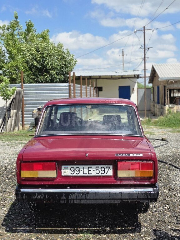 LADA (VAZ) 2107