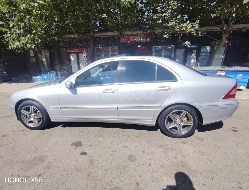 Mercedes C 200