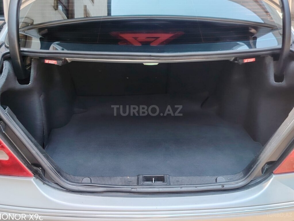 Mercedes C 200