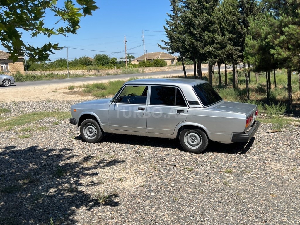 LADA (VAZ) 2107