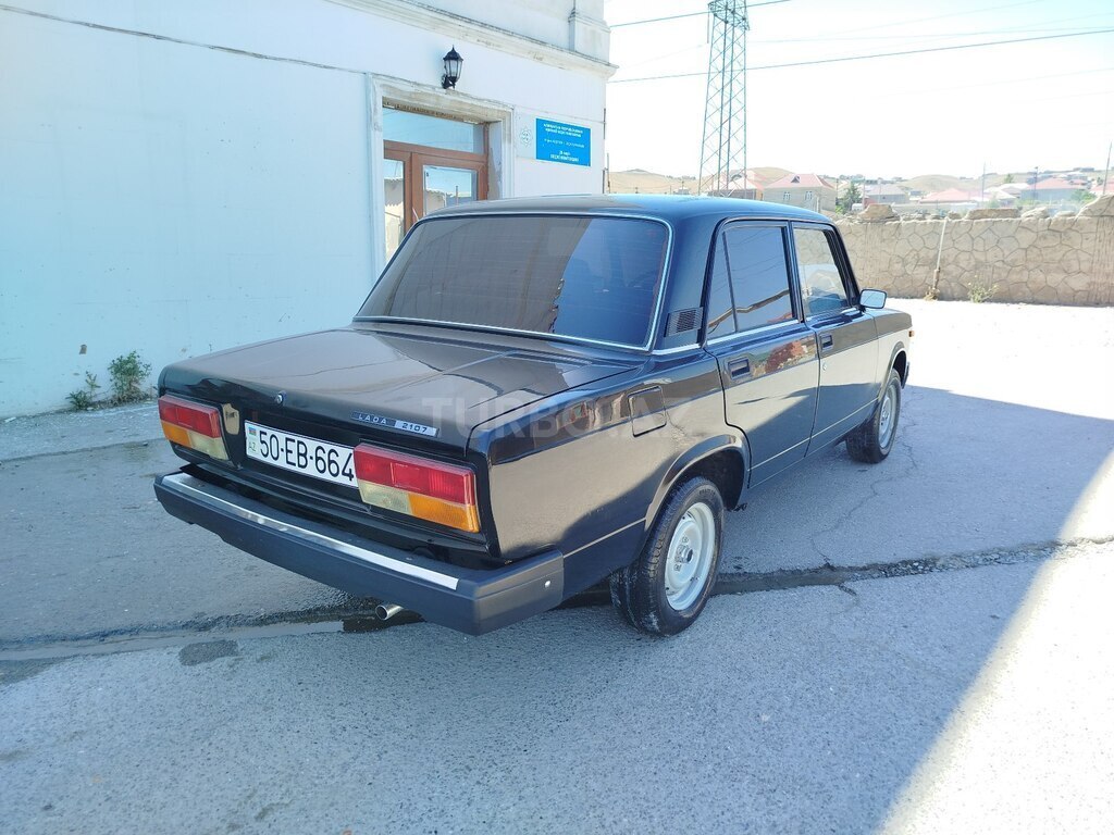 LADA (VAZ) 2107