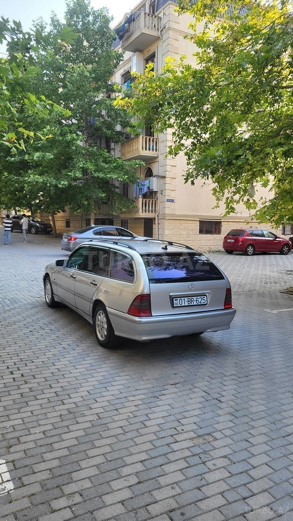 Mercedes C 240
