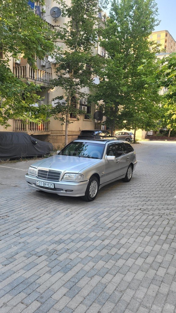 Mercedes C 240