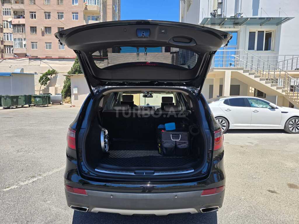 Hyundai Grand Santa Fe