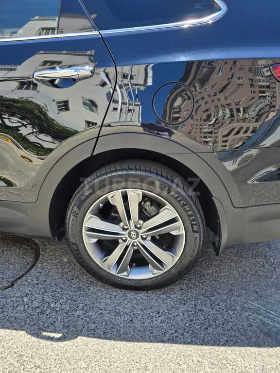 Hyundai Grand Santa Fe