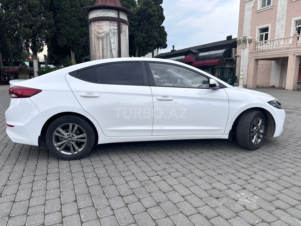 Hyundai Elantra