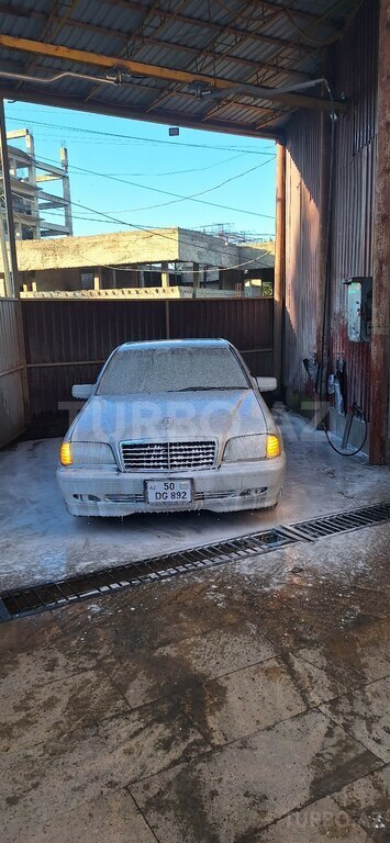 Mercedes C 200
