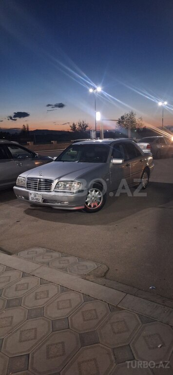 Mercedes C 200