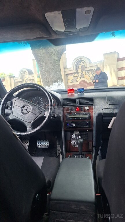 Mercedes C 200