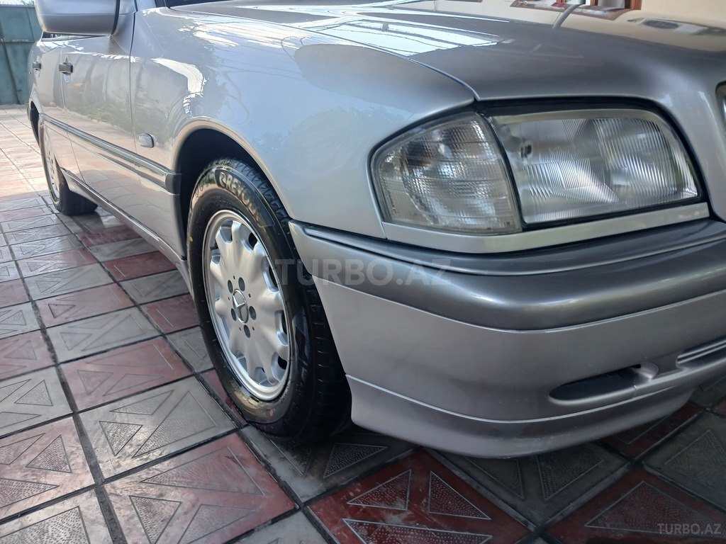Mercedes C 200