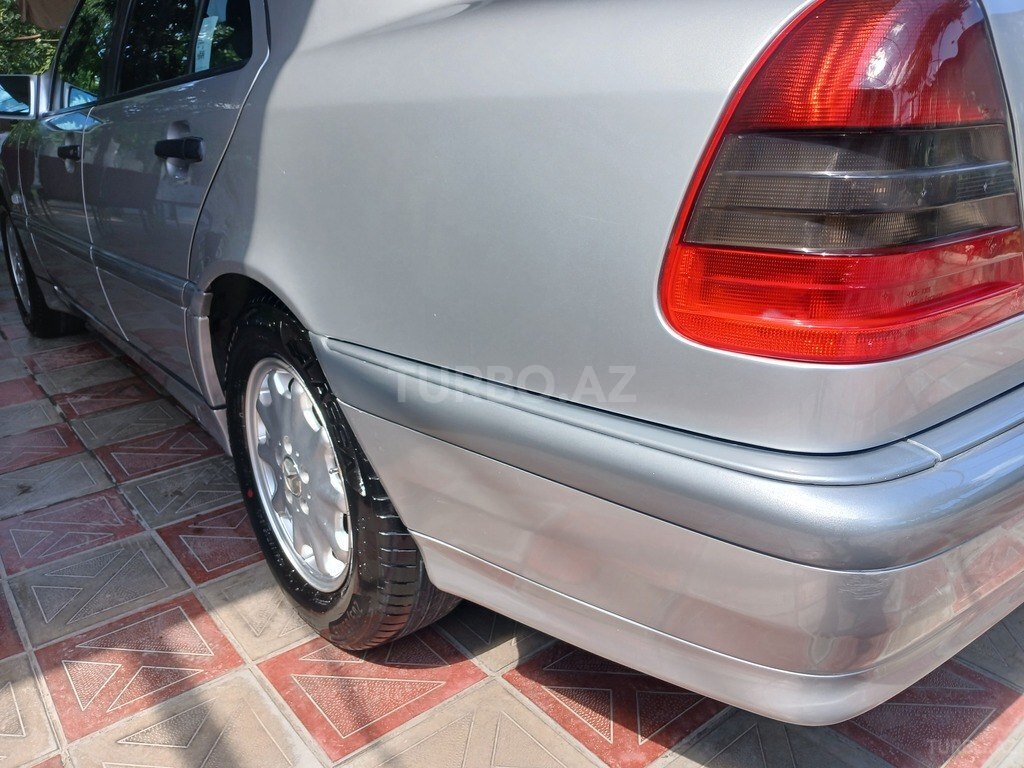 Mercedes C 200