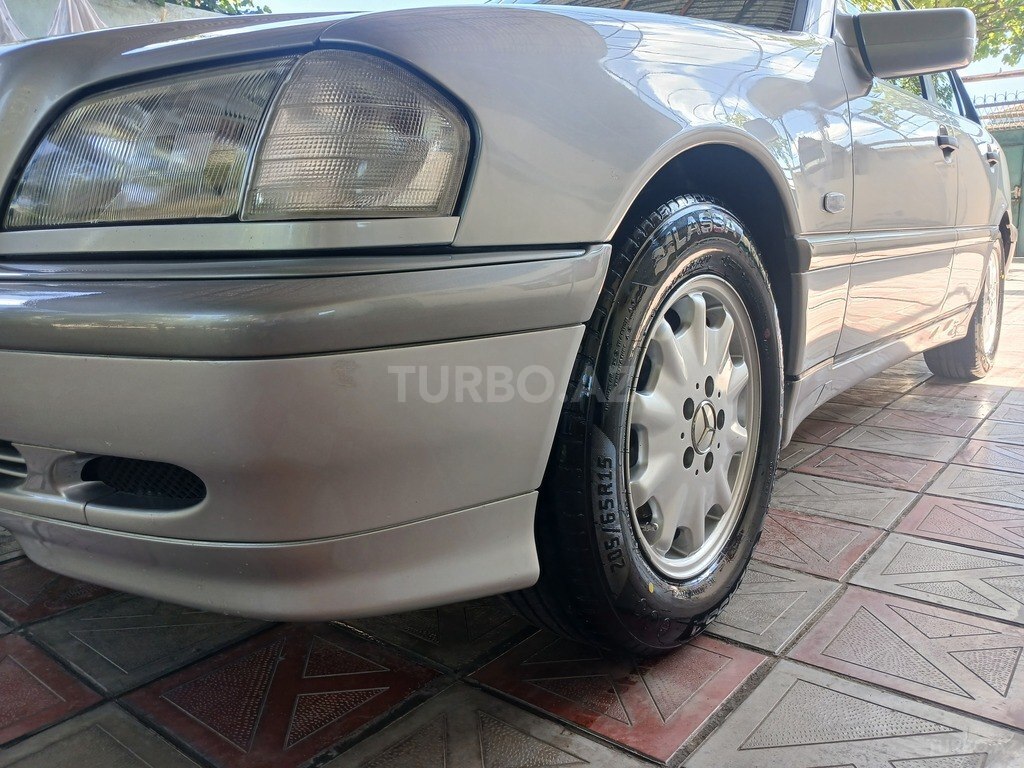 Mercedes C 200