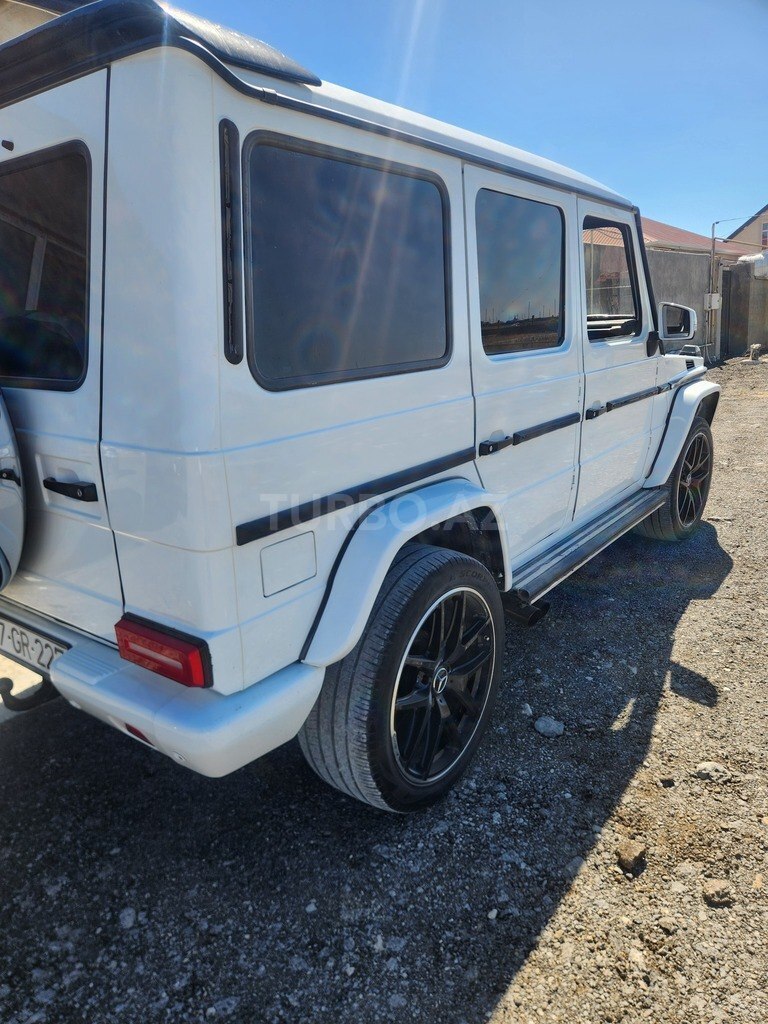 Mercedes G 300