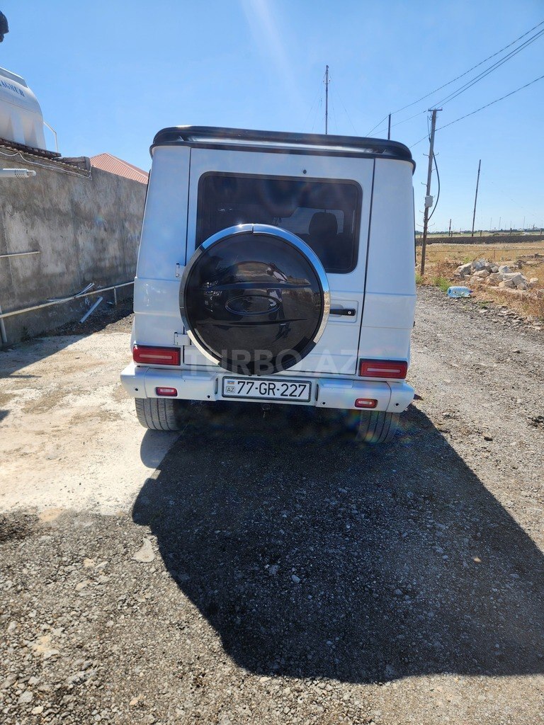 Mercedes G 300