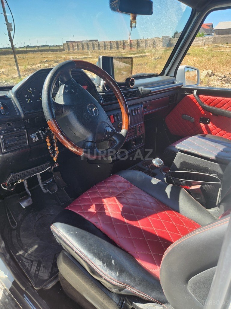 Mercedes G 300