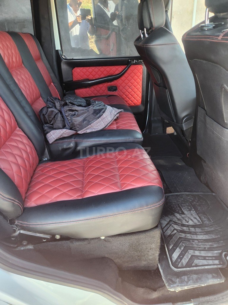 Mercedes G 300