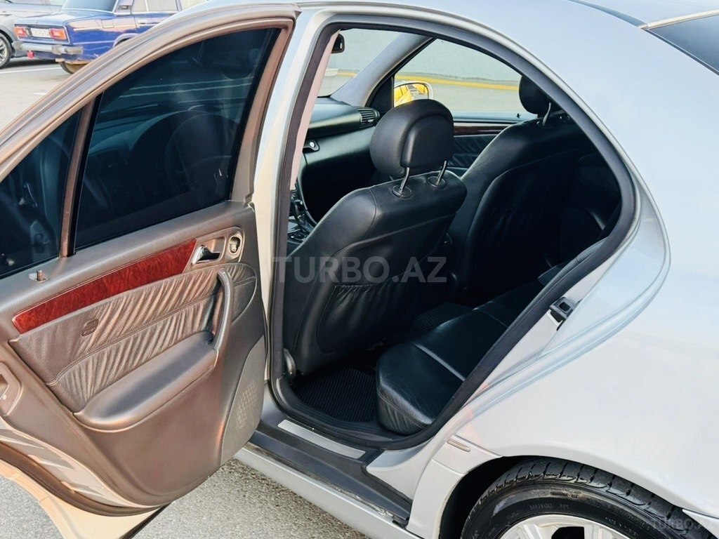 Mercedes C 200