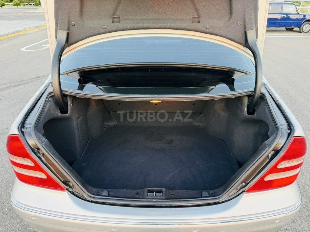 Mercedes C 200