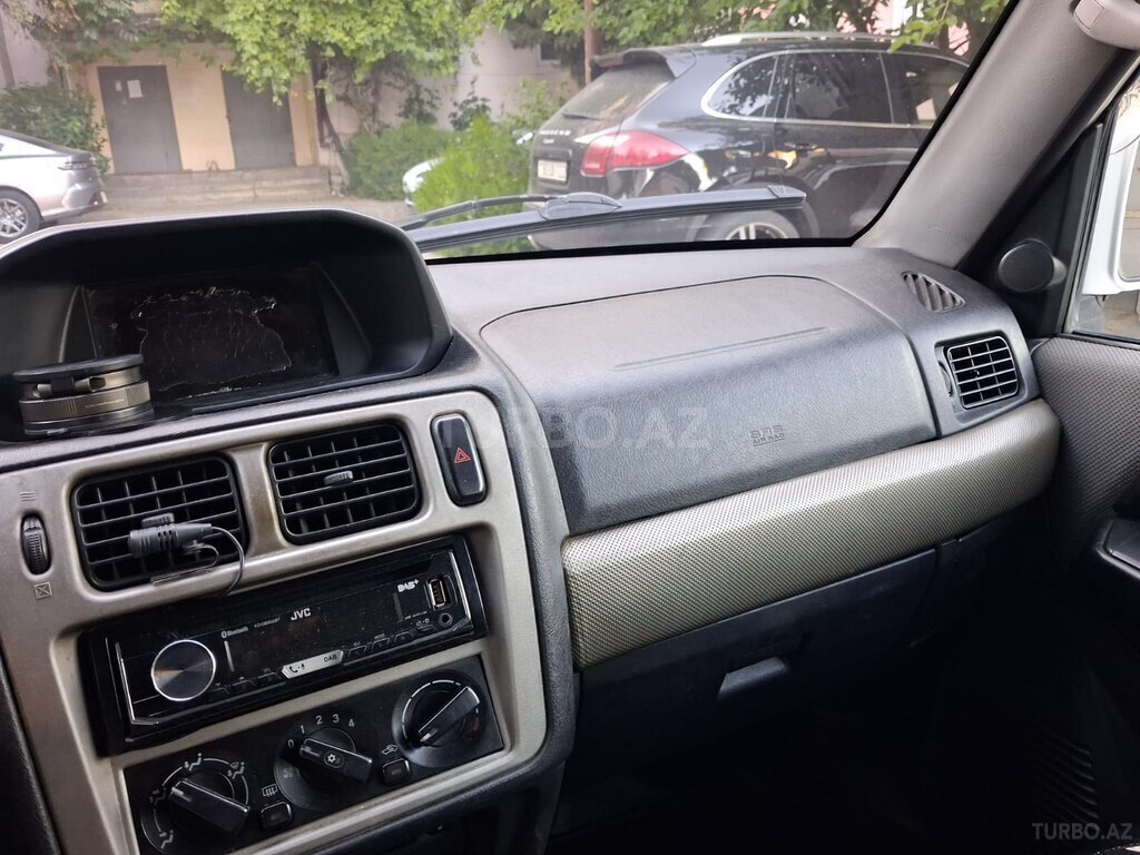 Mitsubishi Pajero io