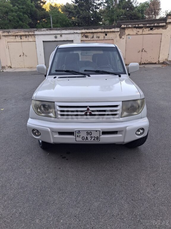 Mitsubishi Pajero io