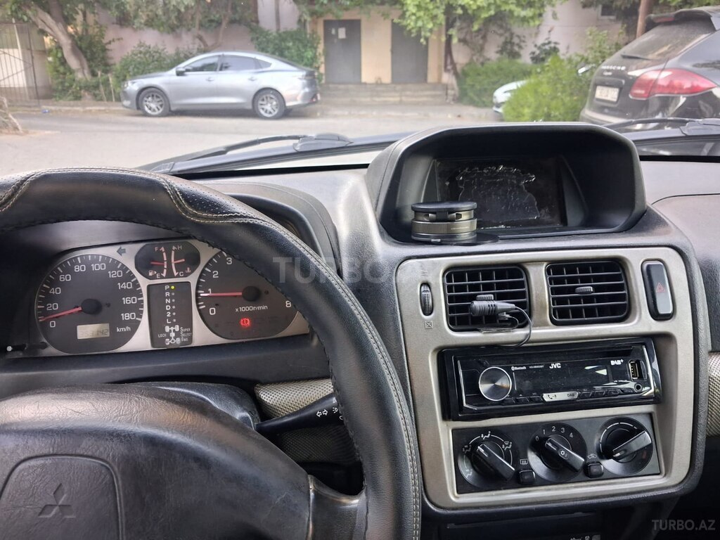 Mitsubishi Pajero io