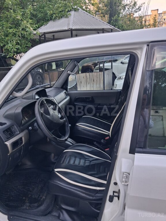 Mitsubishi Pajero io