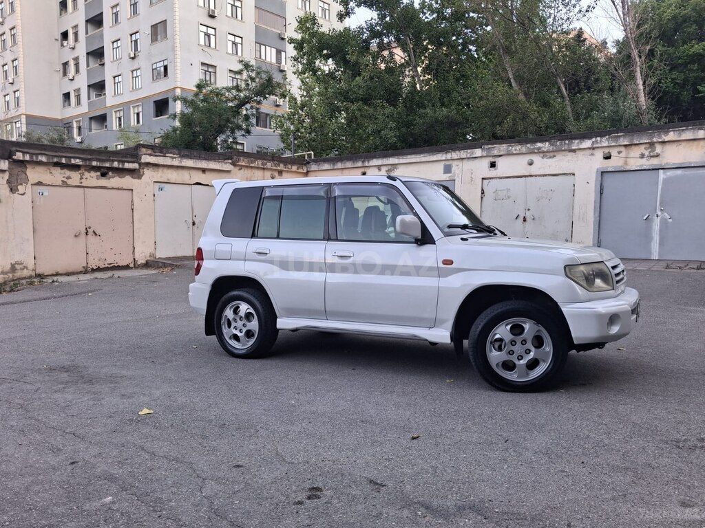 Mitsubishi Pajero io