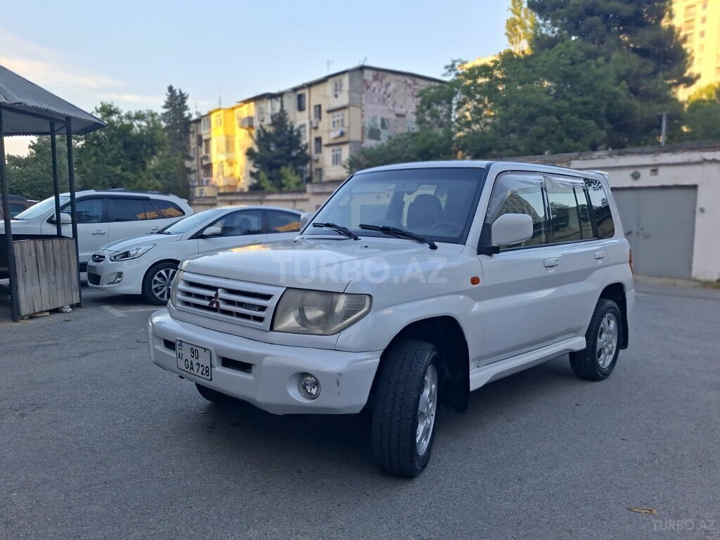 Mitsubishi Pajero io
