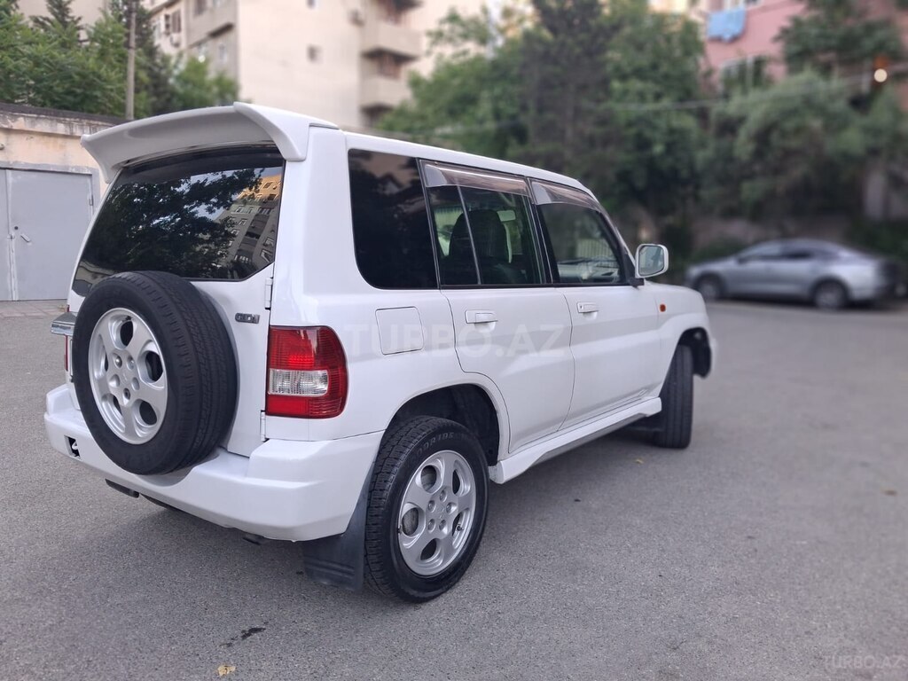 Mitsubishi Pajero io