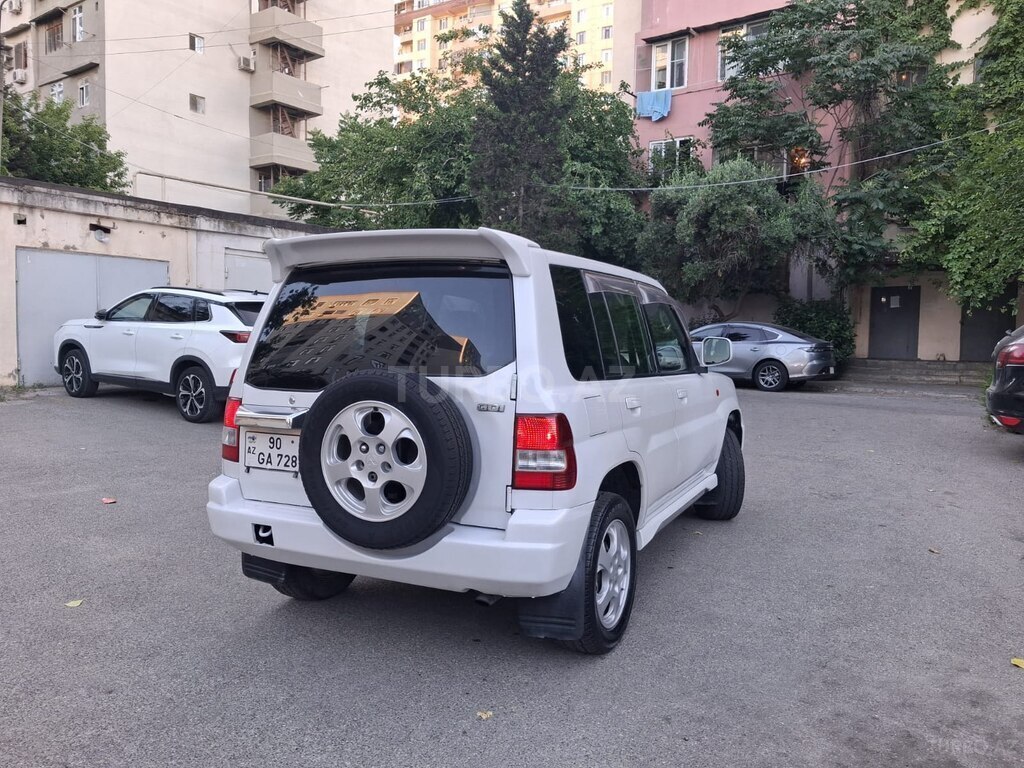 Mitsubishi Pajero io