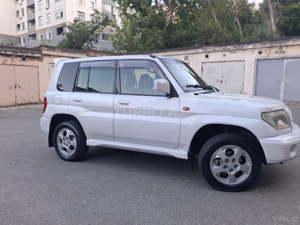 Mitsubishi Pajero io