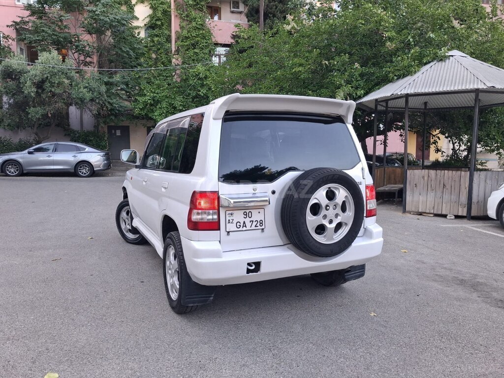 Mitsubishi Pajero io