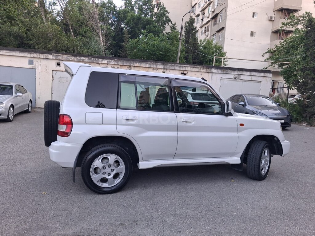 Mitsubishi Pajero io