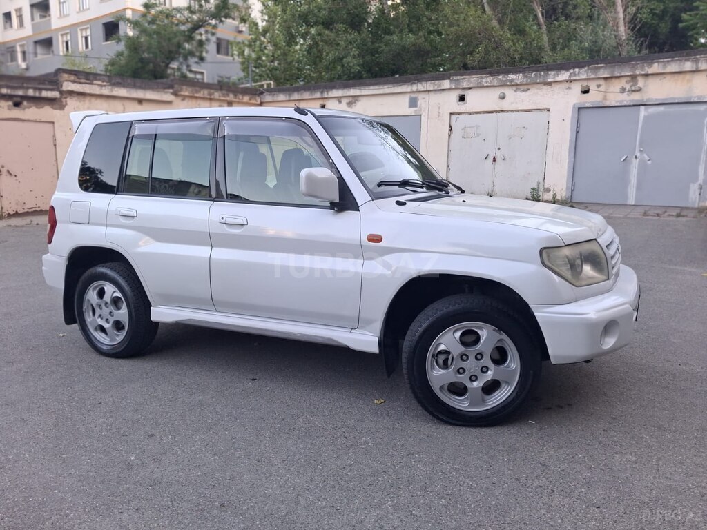 Mitsubishi Pajero io