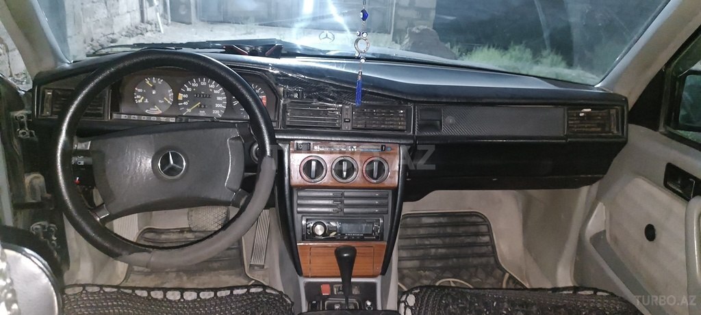 Mercedes 190