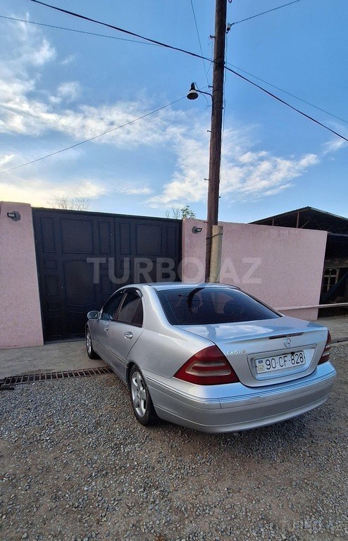 Mercedes C 200