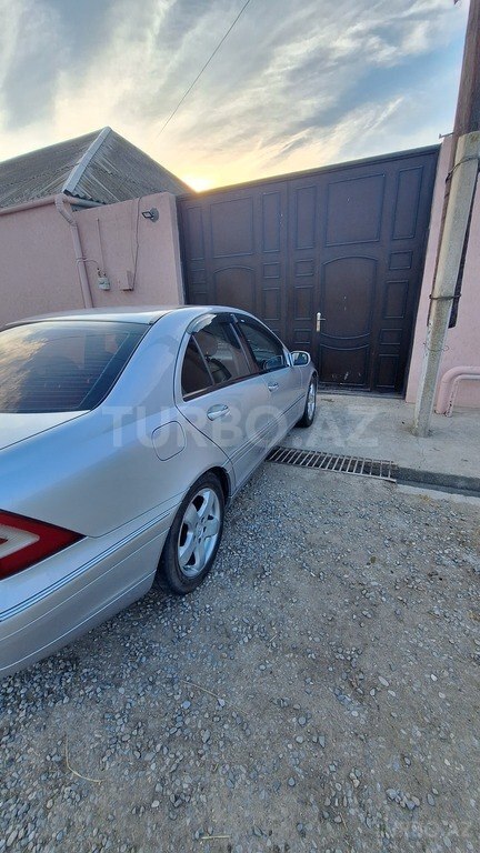 Mercedes C 200