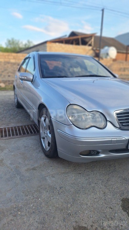 Mercedes C 200