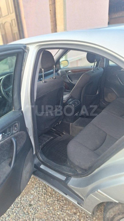Mercedes C 200