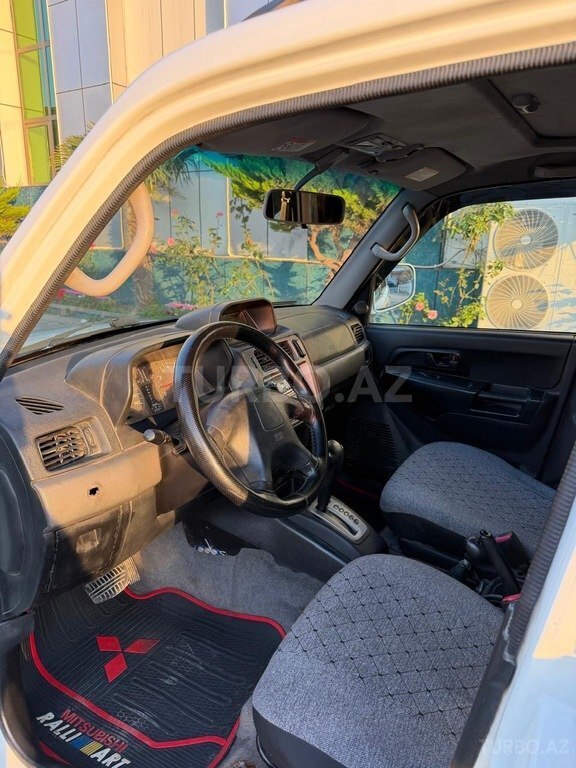 Mitsubishi Pajero io