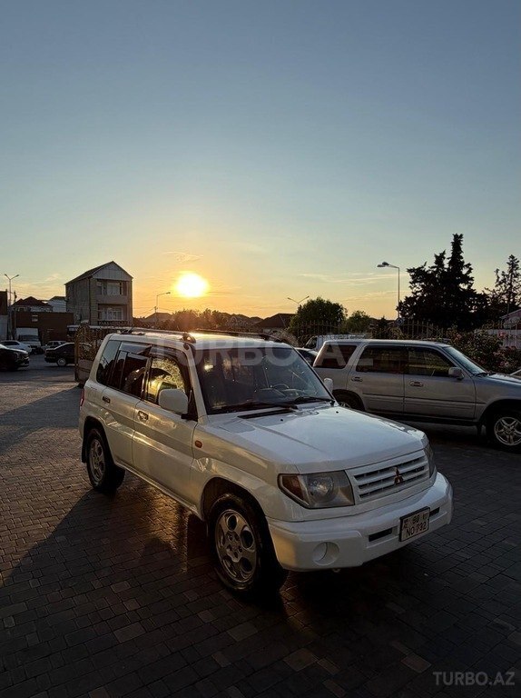 Mitsubishi Pajero io