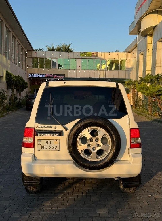Mitsubishi Pajero io