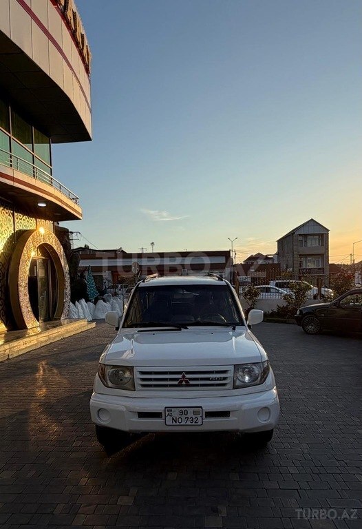 Mitsubishi Pajero io