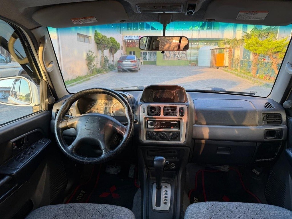 Mitsubishi Pajero io