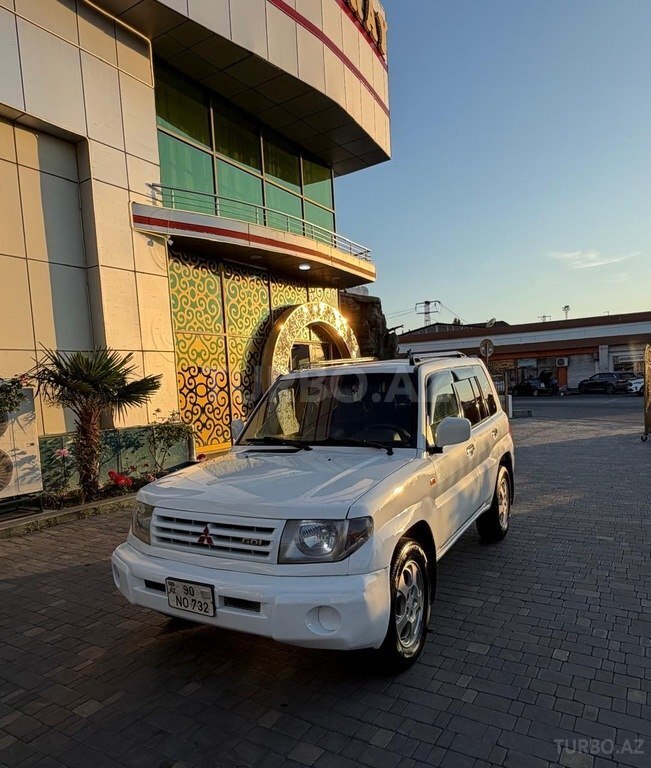 Mitsubishi Pajero io