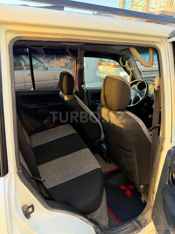 Mitsubishi Pajero io