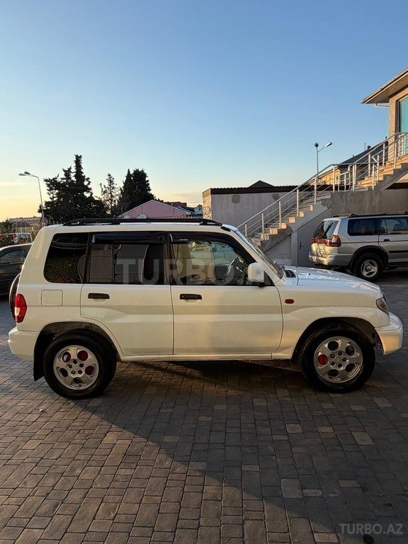 Mitsubishi Pajero io