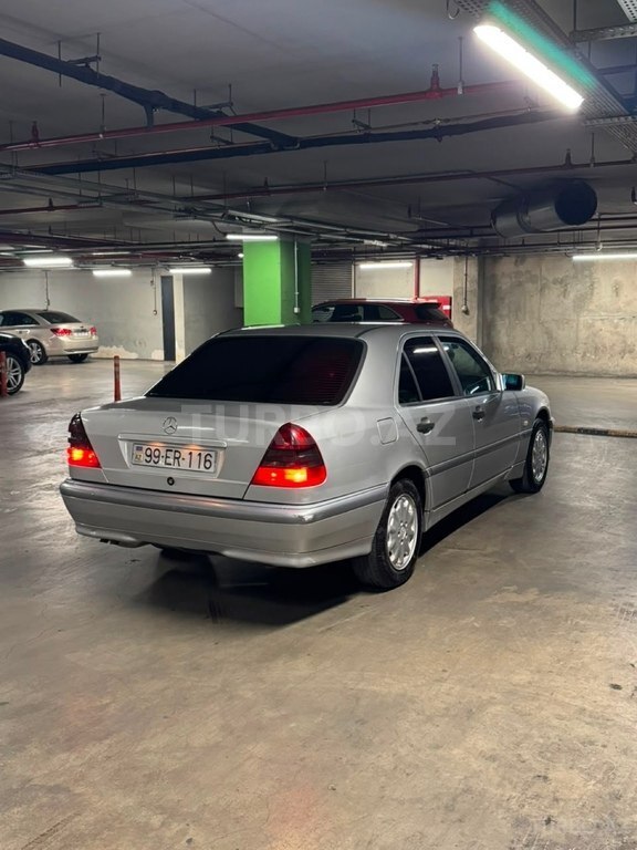 Mercedes C 200